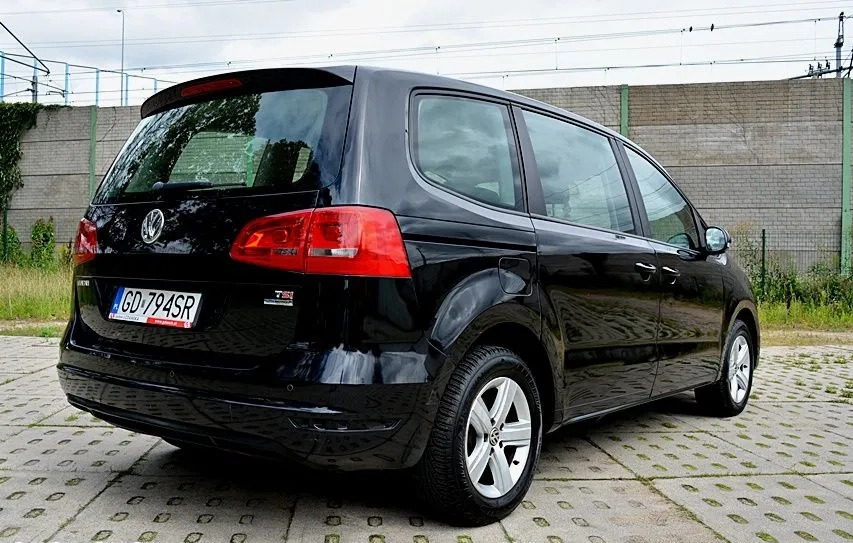 Volkswagen Sharan cena 44900 przebieg: 203000, rok produkcji 2013 z Niemodlin małe 232